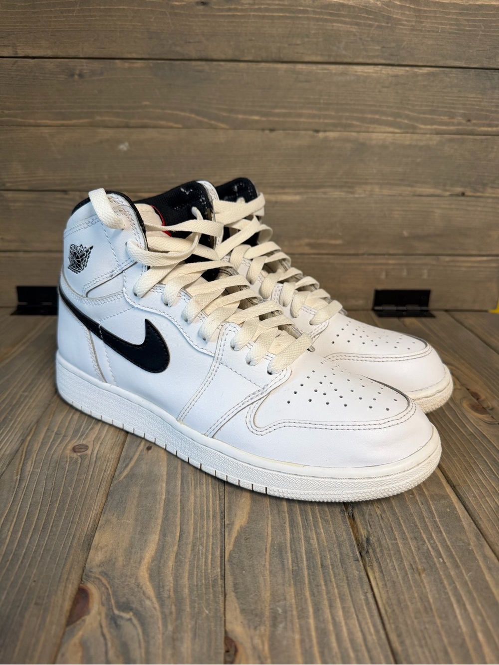 Air Jordan 1 High OG Yin Yang White Black 7Y / Women’s 8.5